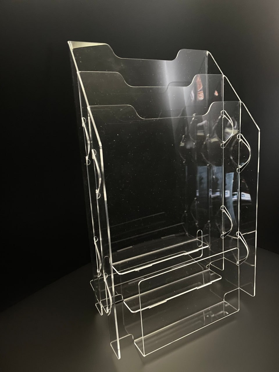 Подставка для буклетов А4 на три отдела